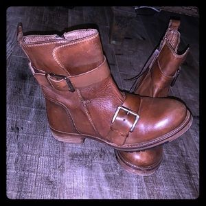 Vintage foundry brown combat boots